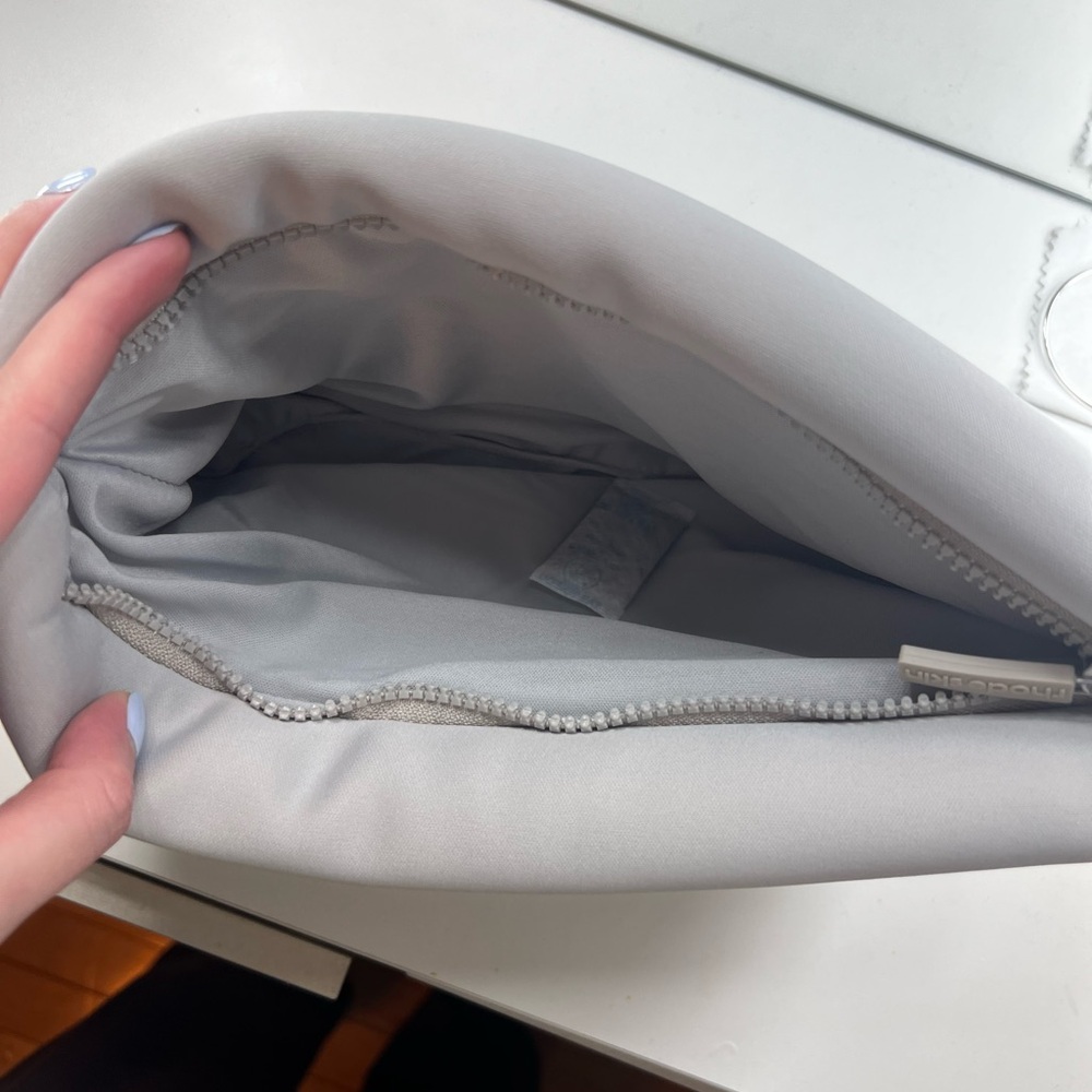 RHODE Bubble Makeup Bag - Picture 2 of 4